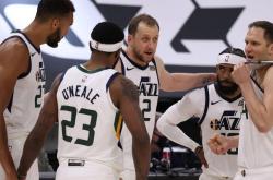 开云体育中国-灰熊险胜广州队，利拉德带队取胜