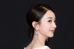 开云体育-冰火两极的统治，利拉德攻防两端无死角，雄鹿逆境斩落国王