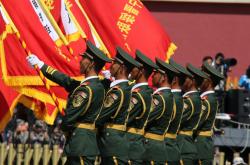 开云体育APP下载-恩比德压制级发挥引爆全场，魔术队与深圳队跨界对决纪实