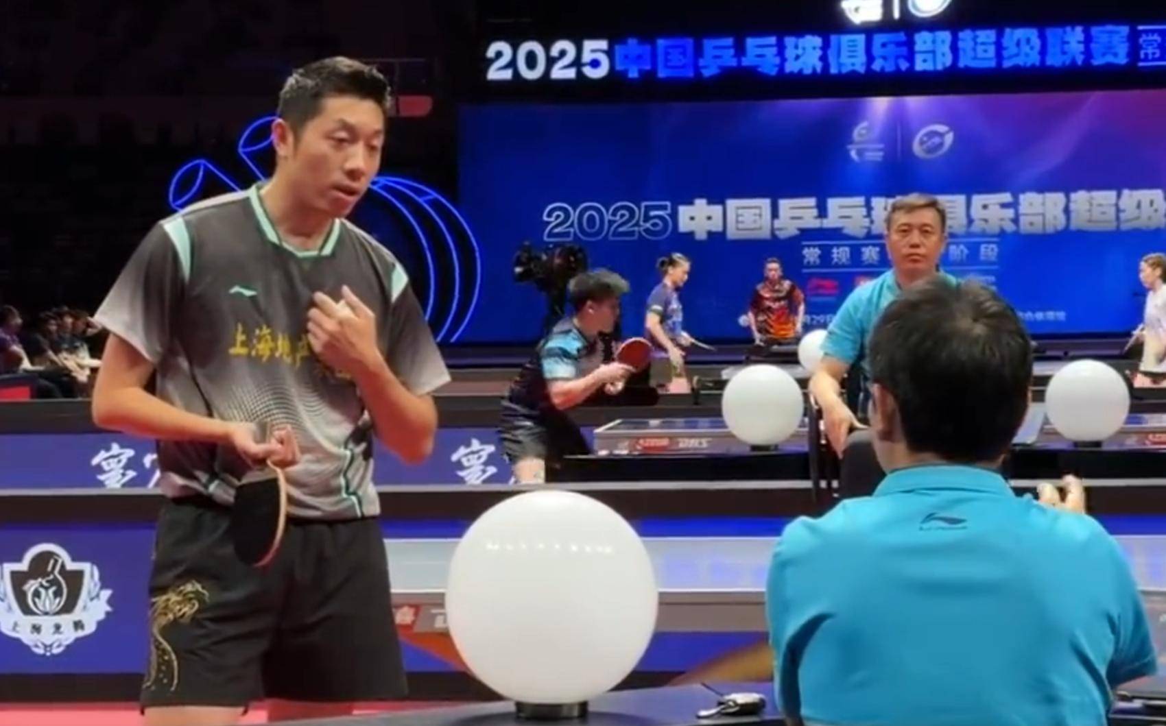 波兰乒乓球队轻取英国乒乓球队，许昕关键制胜