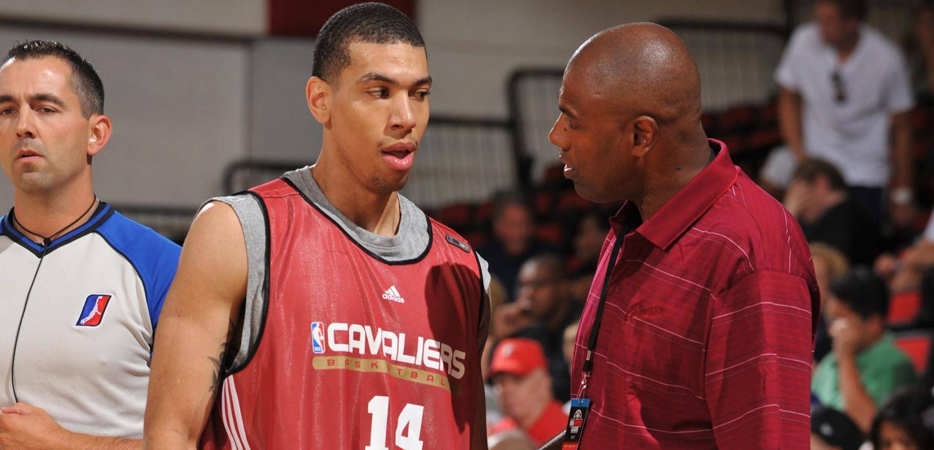 关于热火险胜加拿大男篮，丹尼·格林打破历史纪录的信息