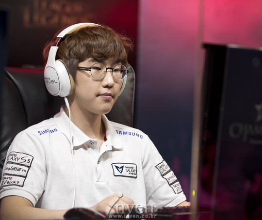 包含豪门对决！英雄联盟上演世纪大战的词条