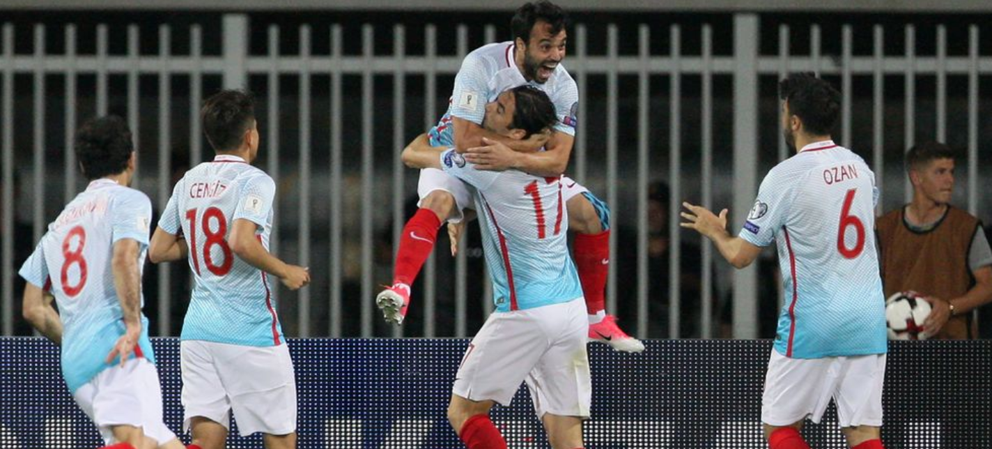 巴黎绝杀土耳其，皮克带队取胜