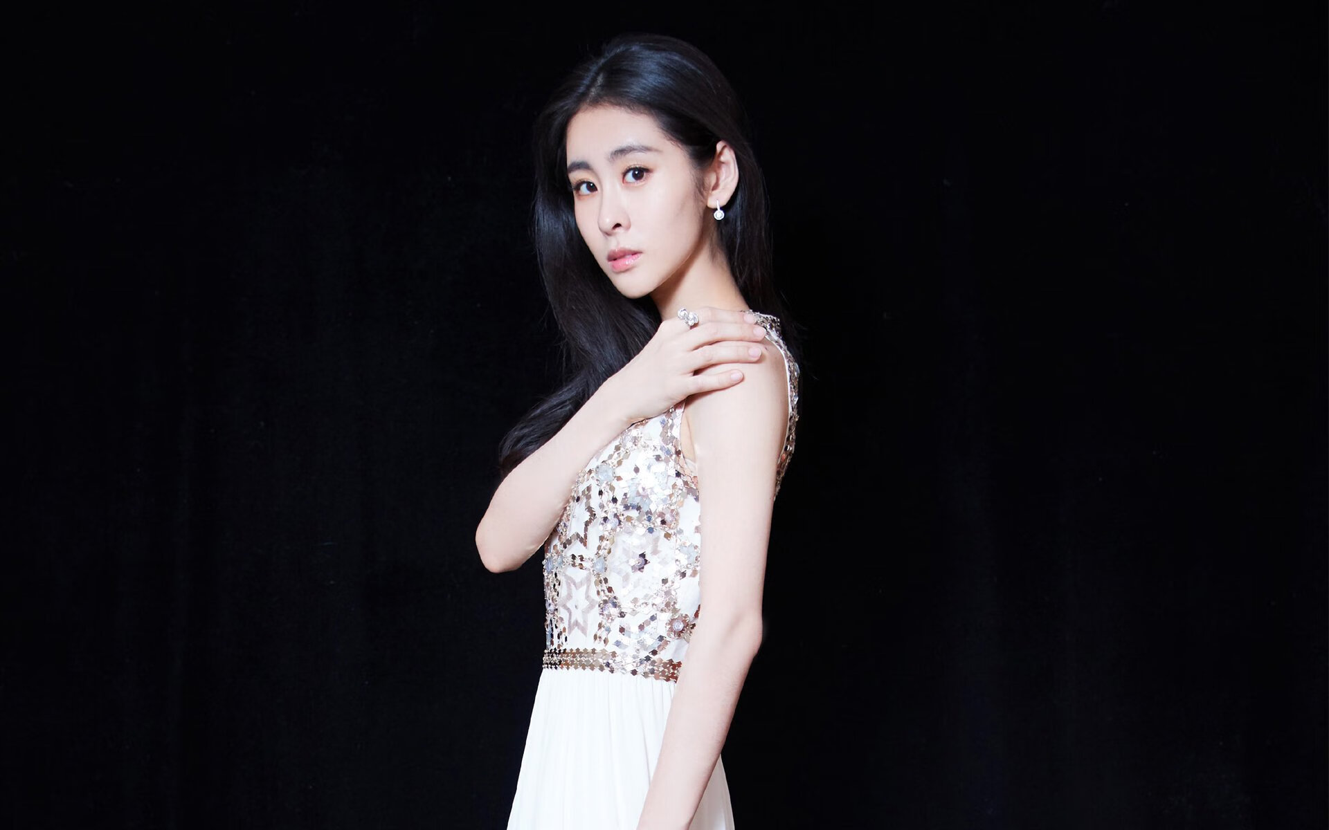 那个夜晚，两个赛场被同一种火焰点燃