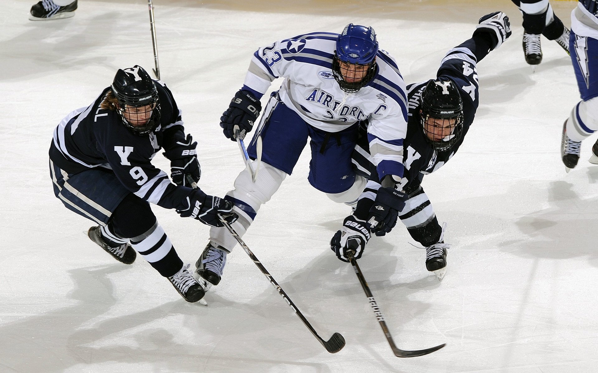 三次掀翻，两个维度，一种底色