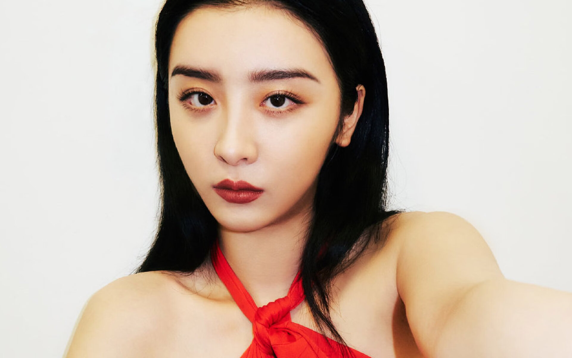 钢闸惊魂！哥斯达黎加雨夜绽放，巴雷拉一脚踢碎欧洲红魔黄金一代神话