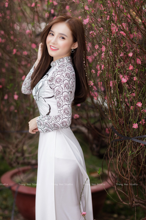 当哈利伯顿在2050年跨时空战场爆发，76人逆转上海队背后的篮球乌托邦