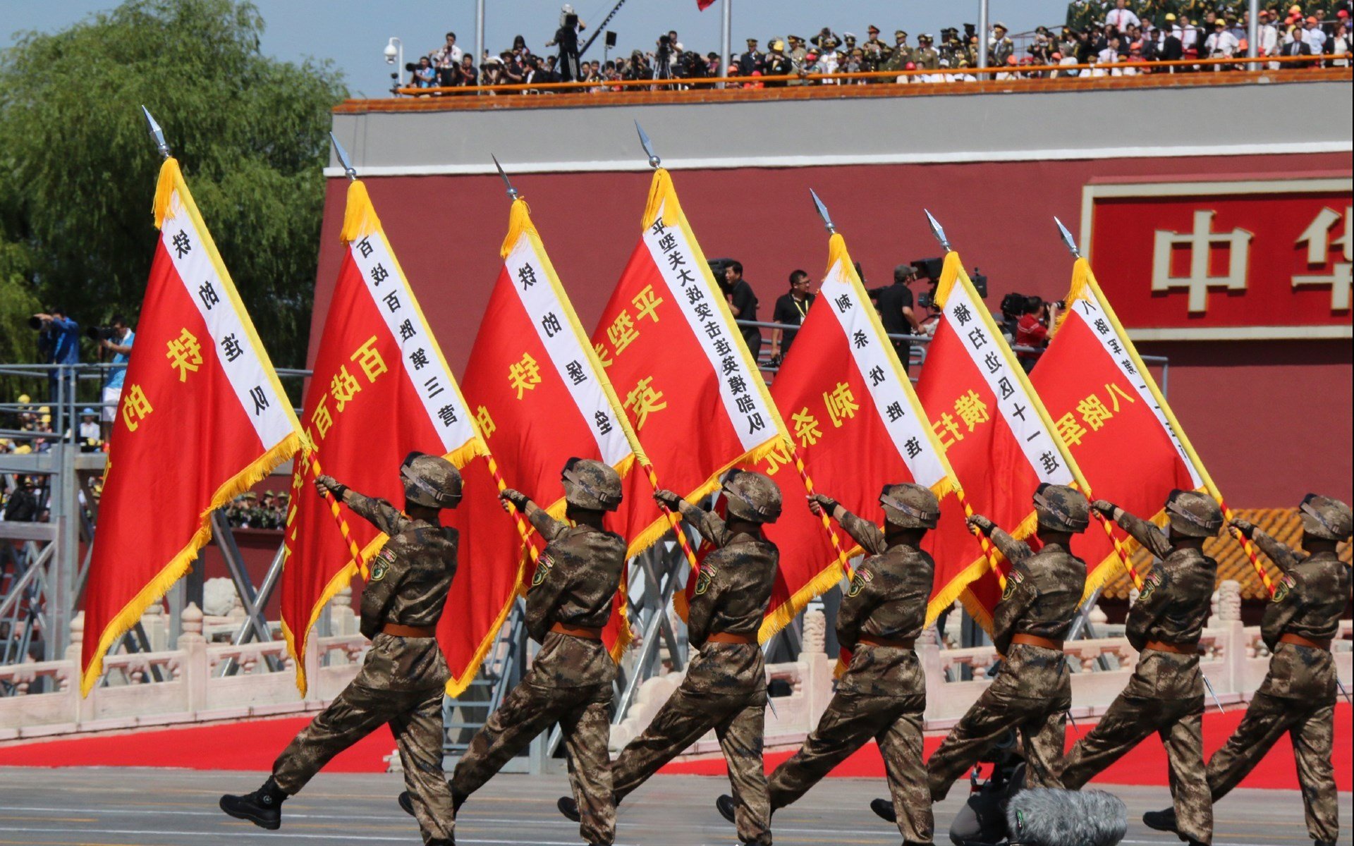 蓝衣军团的控球诗篇，当意大利的精密齿轮碾过波斯铁骑，加维在2026世界杯揭幕战写下致命注脚